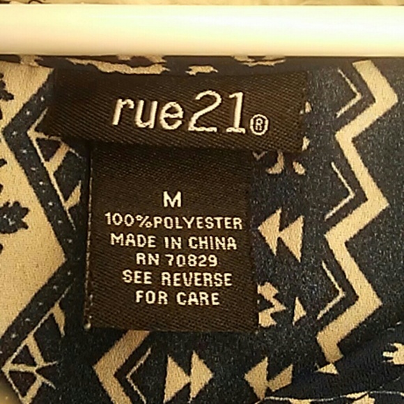 Beautiful Rue 21 shirt - Picture 3 of 4